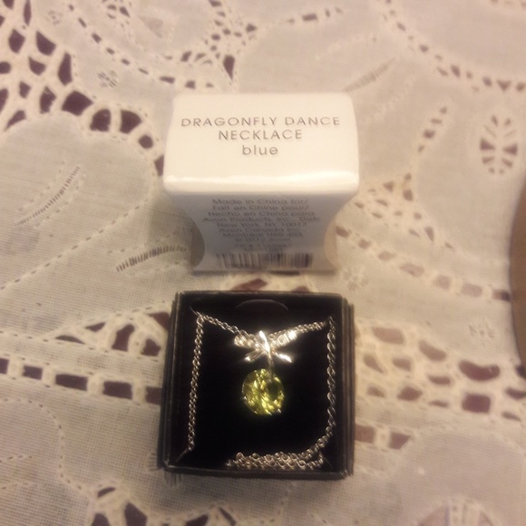 3x$18 Dragonfly Dance Necklace Green-like - Picture 2 of 8